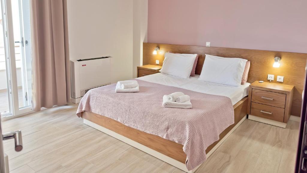 A bed or beds in a room at Sea Sparkle 1b