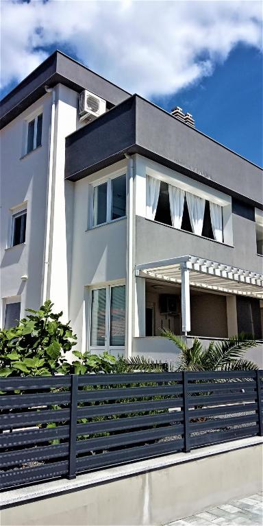 Budynek, w którym mieści się apartament