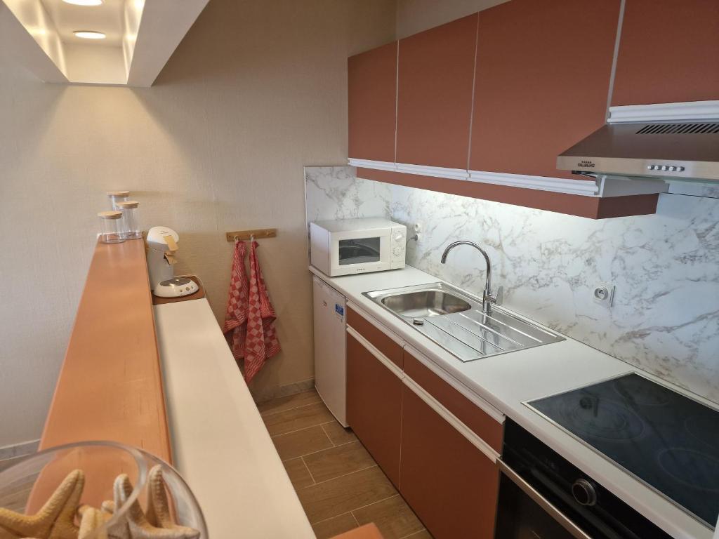 Kuchyň nebo kuchyňský kout v ubytování Oostduinkerke Apartments 2