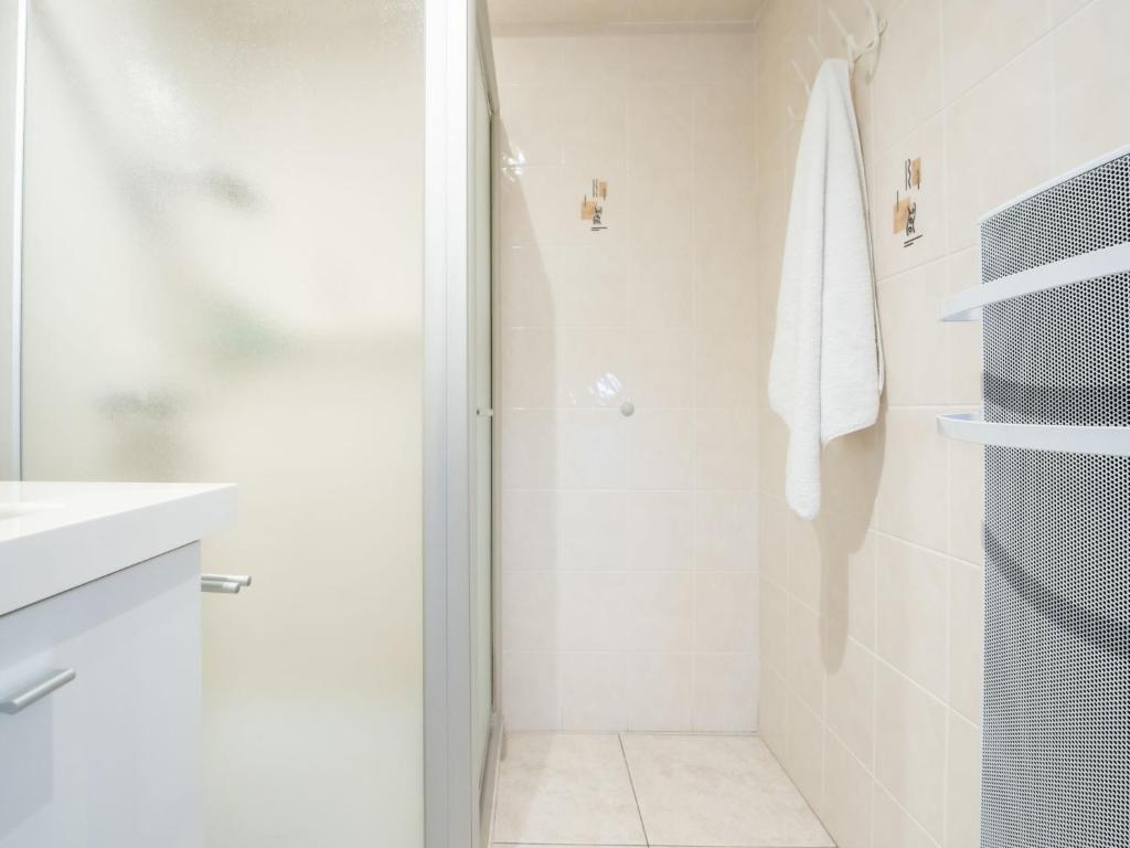 Koupelna v ubytování Studio lautrec-2 by Interhome