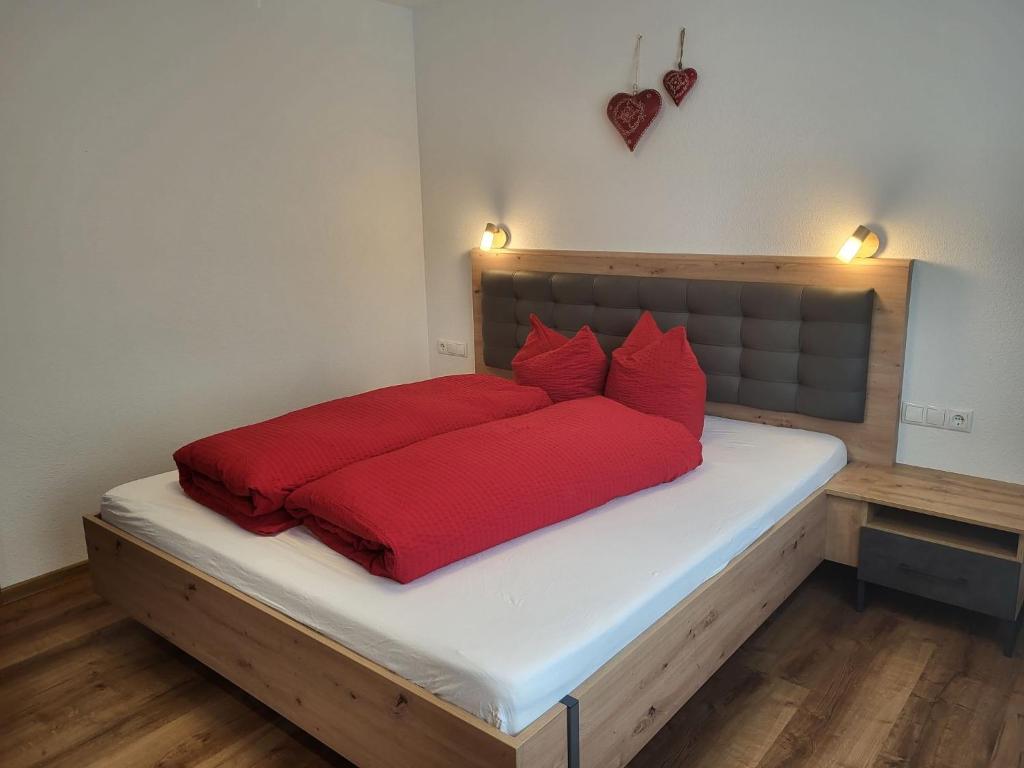Postel nebo postele na pokoji v ubytování Apartment Bergblick by Interhome