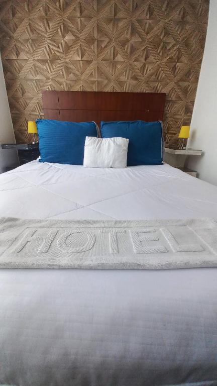 Postel nebo postele na pokoji v ubytování Mosaic House Hotel