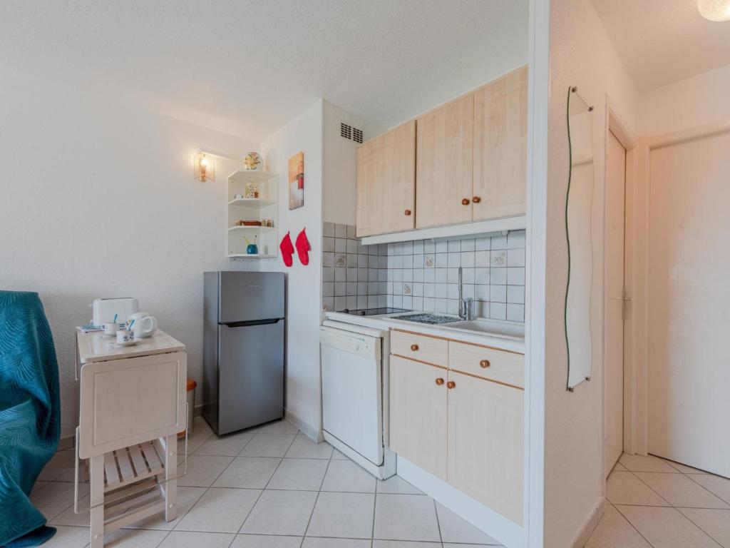 Una cocina o kitchenette en Apartment Aigues Marines by Interhome