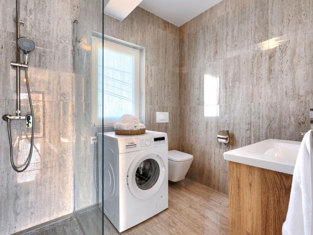 Koupelna v ubytování Holiday Home Reaa by Interhome