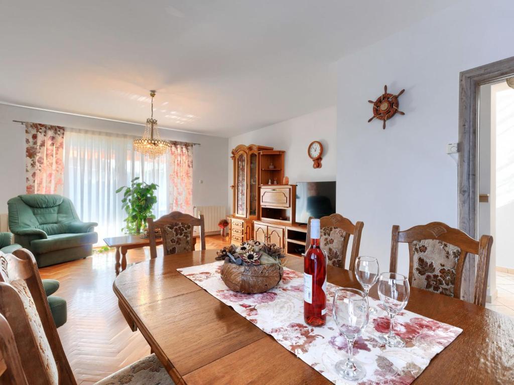 Posezení v ubytování Holiday Home Reaa by Interhome