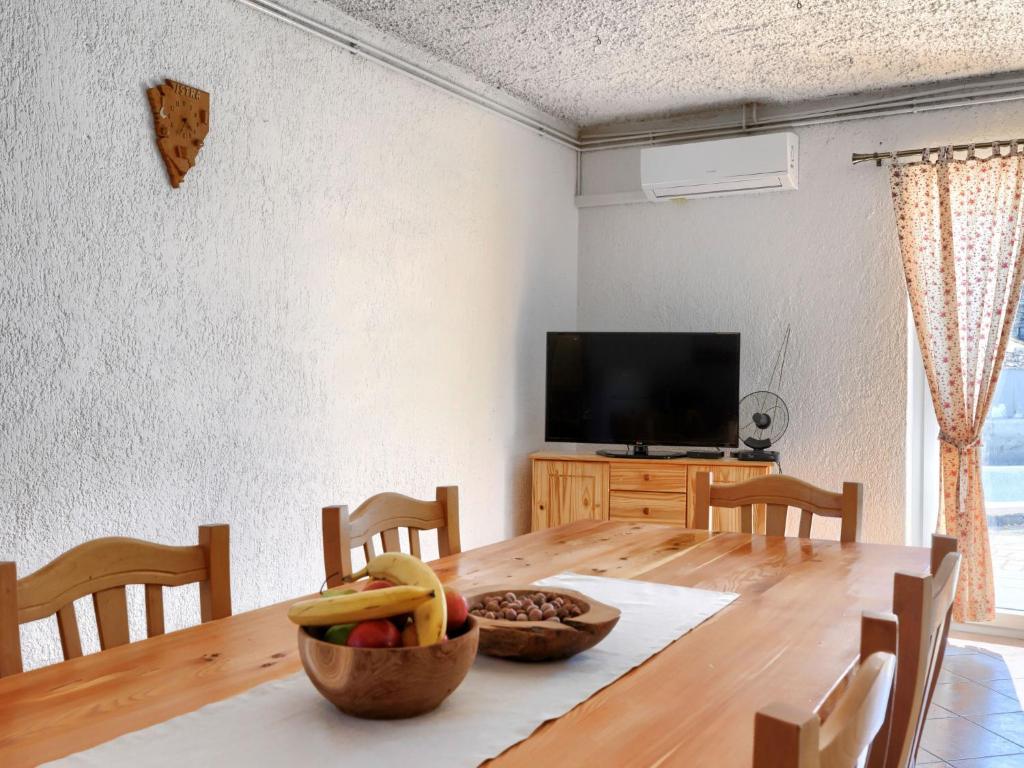 TV a/nebo společenská místnost v ubytování Holiday Home Reaa by Interhome