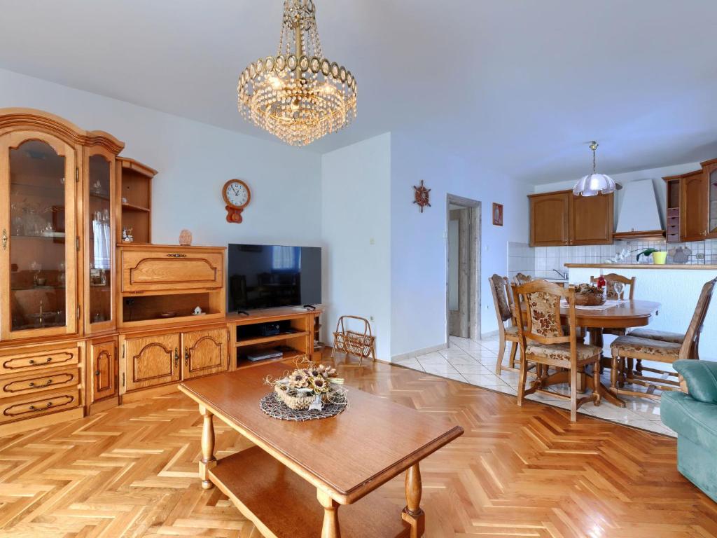 Kuchyň nebo kuchyňský kout v ubytování Holiday Home Reaa by Interhome
