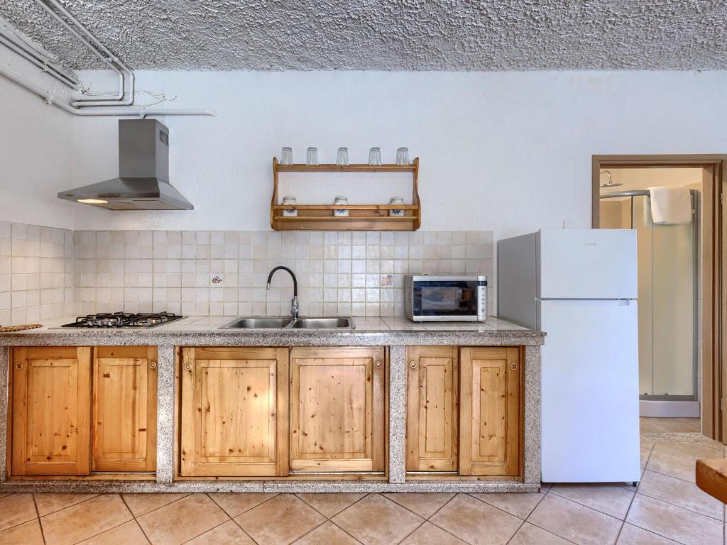 Kuchyň nebo kuchyňský kout v ubytování Holiday Home Reaa by Interhome