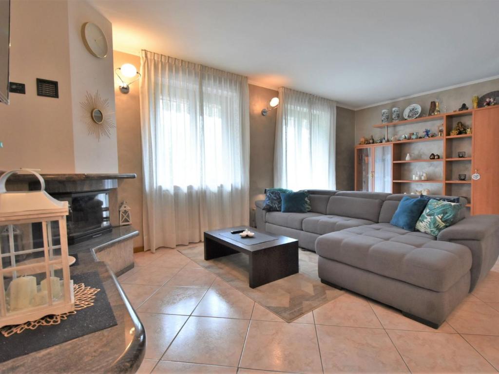 Posezení v ubytování Apartment Delebio Terrace Apartment by Interhome