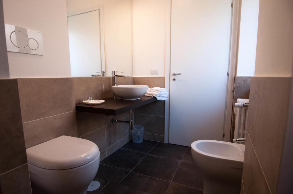 A bathroom at B&B Roma 474