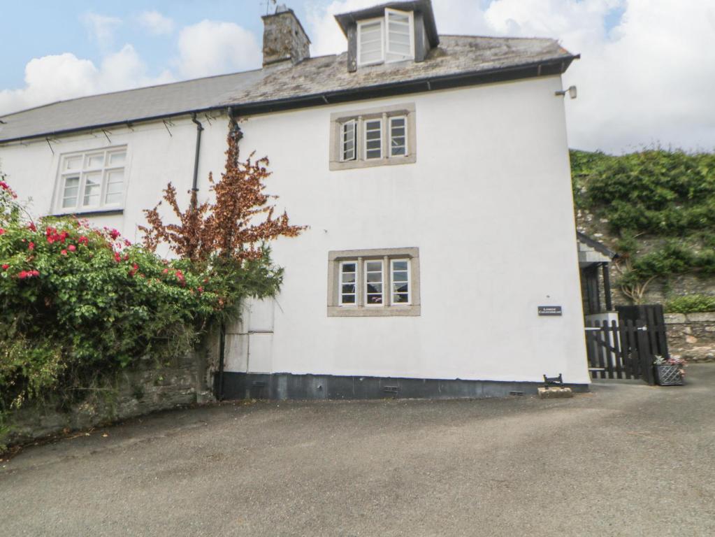 a white house with a driveway in front of it at Lower Culvermead in Tavistock