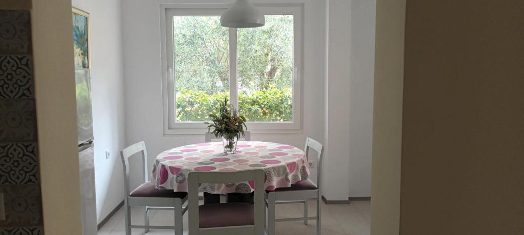 Fotografie z fotogalerie ubytování Apartment in Ražanj with Terrace, WIFI, Washing machine, Dishwasher (3743-3) v destinaci Ražanj