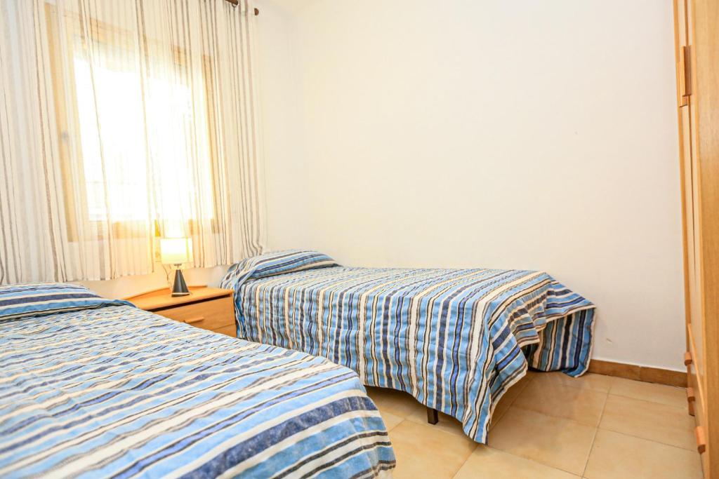 Posteľ alebo postele v izbe v ubytovaní LITORAL COSTA DORADA - PINS i MAR Only families