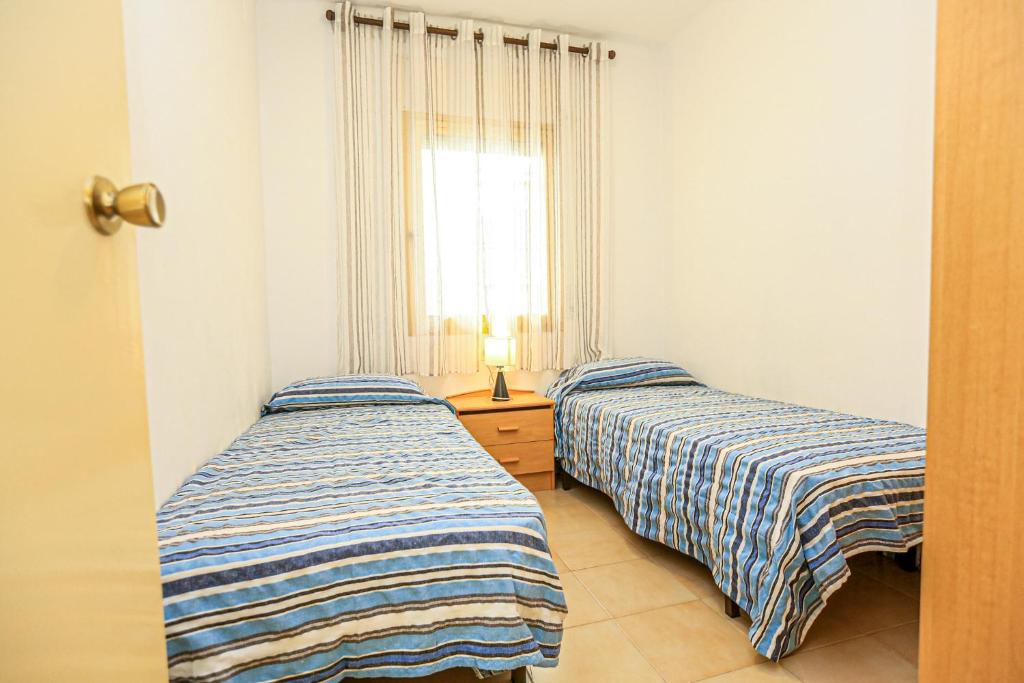 Posteľ alebo postele v izbe v ubytovaní LITORAL COSTA DORADA - PINS i MAR Only families