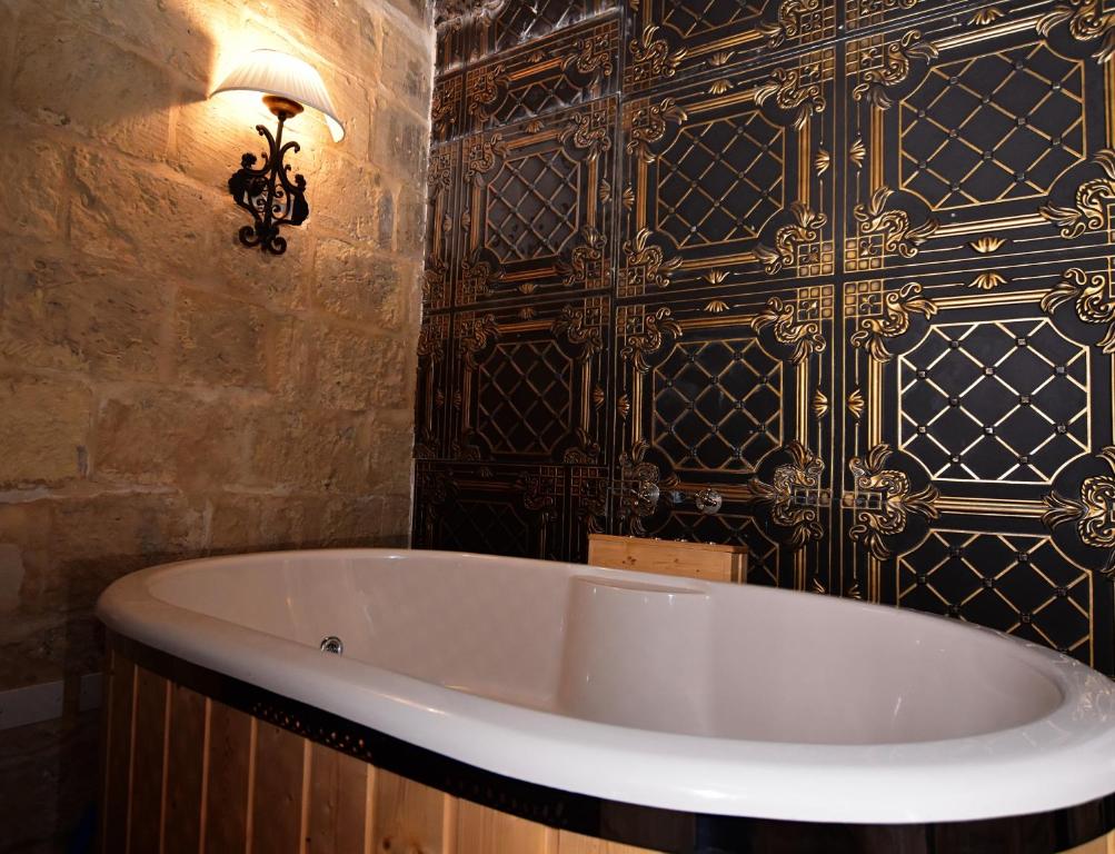 Chapel 5 Boutique Suites B&B - Suite With Spa Bath
