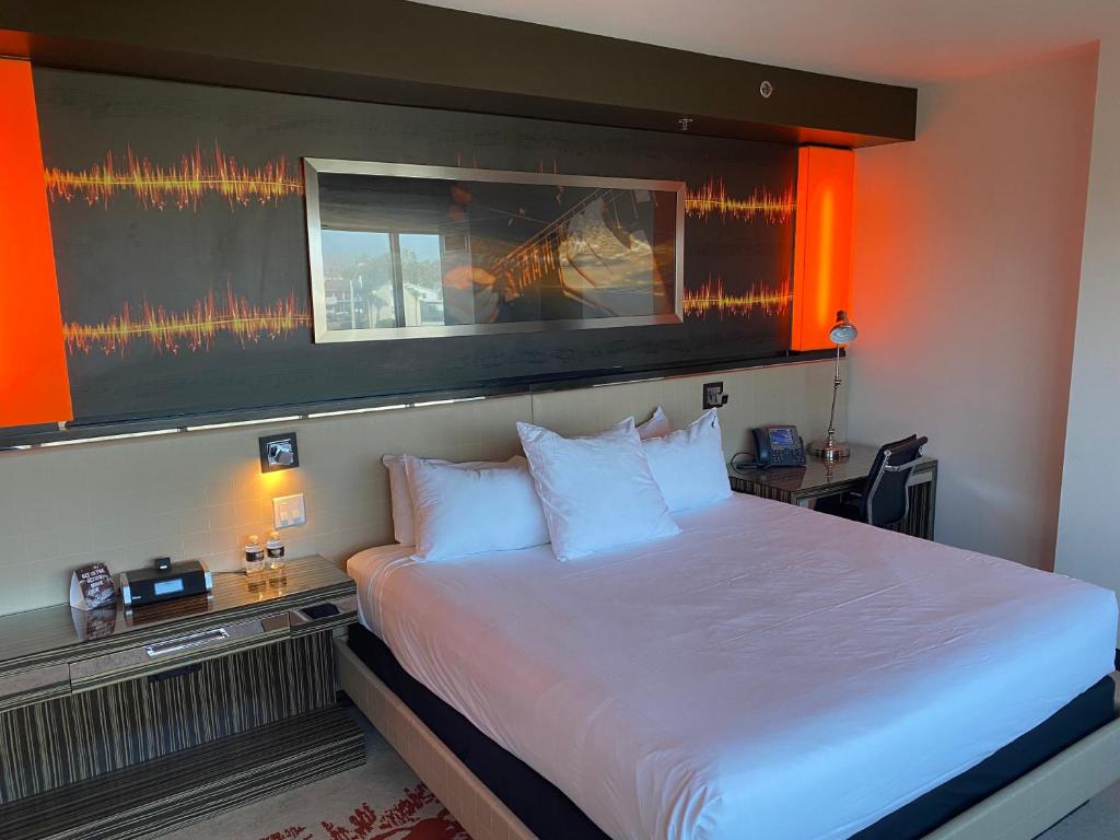 Ein Bett oder Betten in einem Zimmer der Unterkunft Hard Rock Hotel &amp; Casino Biloxi
