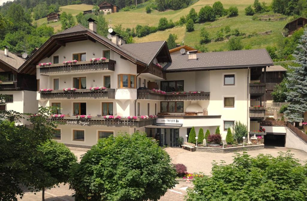 The building in which a szállodákat is located