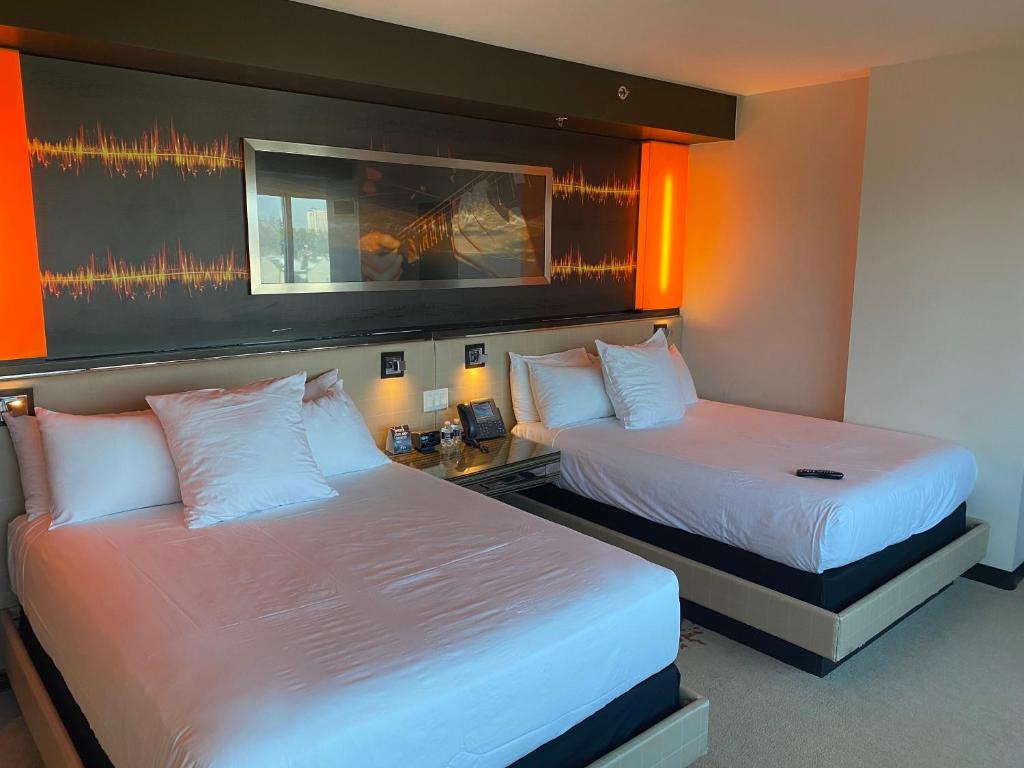 Ein Bett oder Betten in einem Zimmer der Unterkunft Hard Rock Hotel &amp; Casino Biloxi