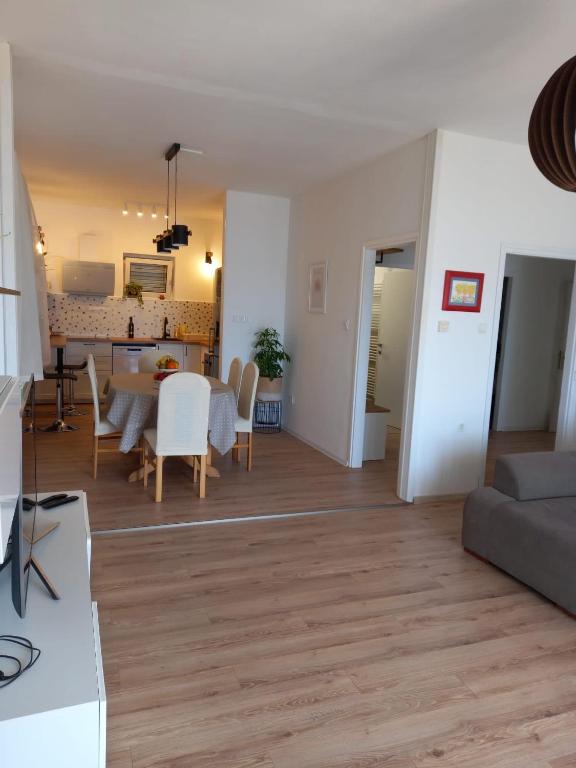Kuchyň nebo kuchyňský kout v ubytování Apartman Betty