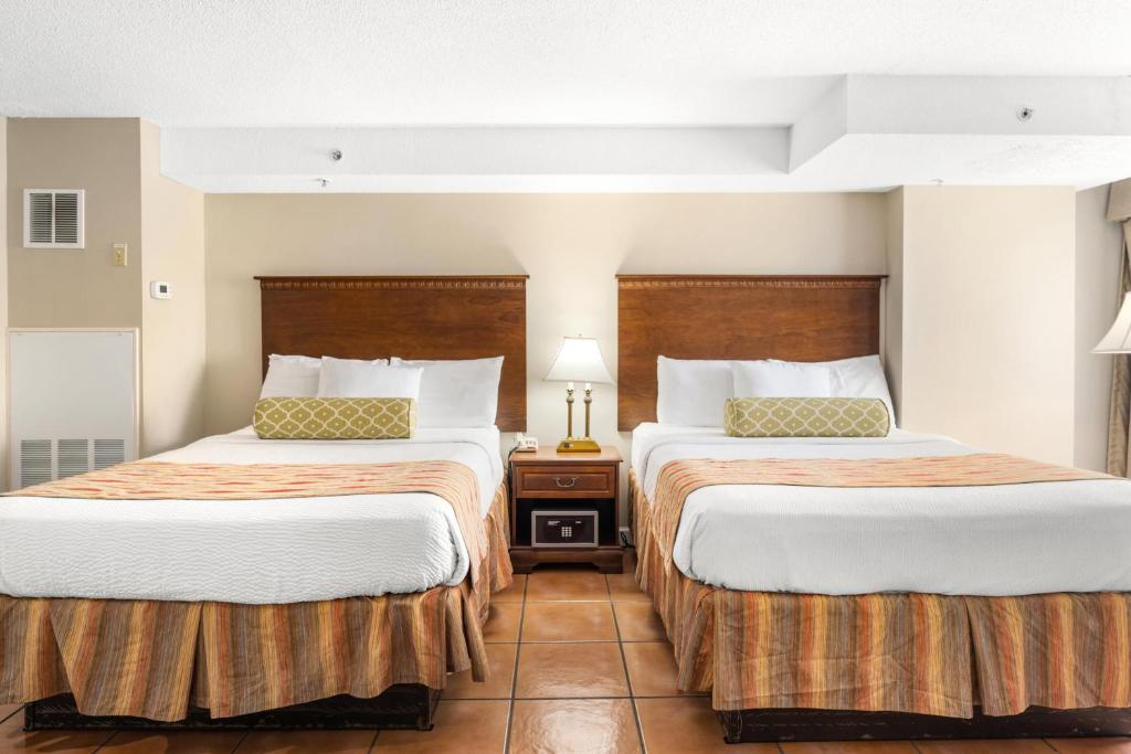 Tidelands Caribbean Boardwalk Hotel and Suites photo