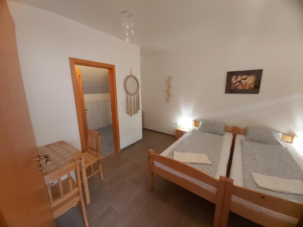 Postel nebo postele na pokoji v ubytování Pivní lednice