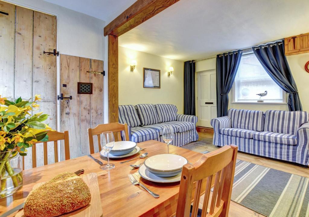 a living room with a table and a couch at Avalon in Aldeburgh