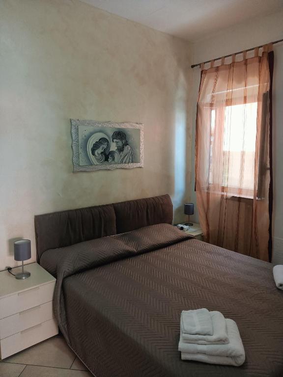 a bedroom with a bed with two towels on it at Delilah's house in Catania