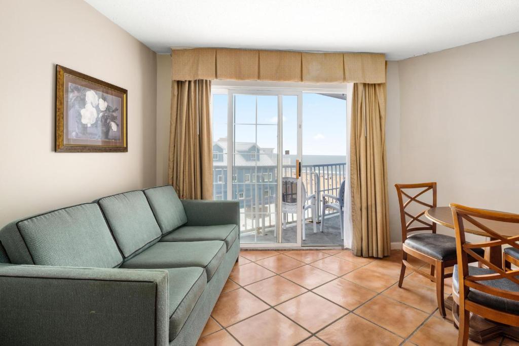 Tidelands Caribbean Boardwalk Hotel and Suites photo