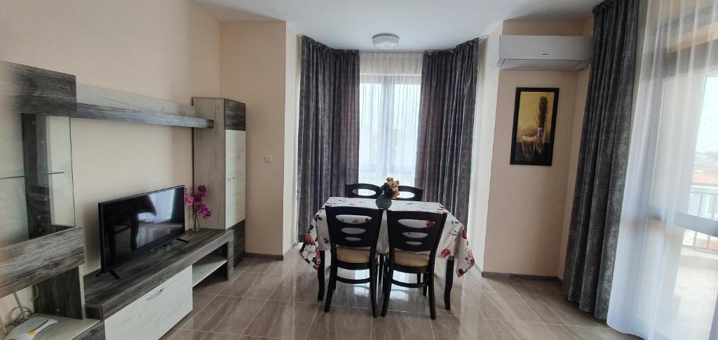 TV a/nebo společenská místnost v ubytování Luxury Apartments Ekaterina
