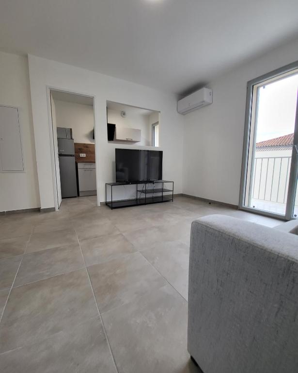 Imagen de la galería de Charmant type 1 neuf en hyper centre avec parking, en Corte