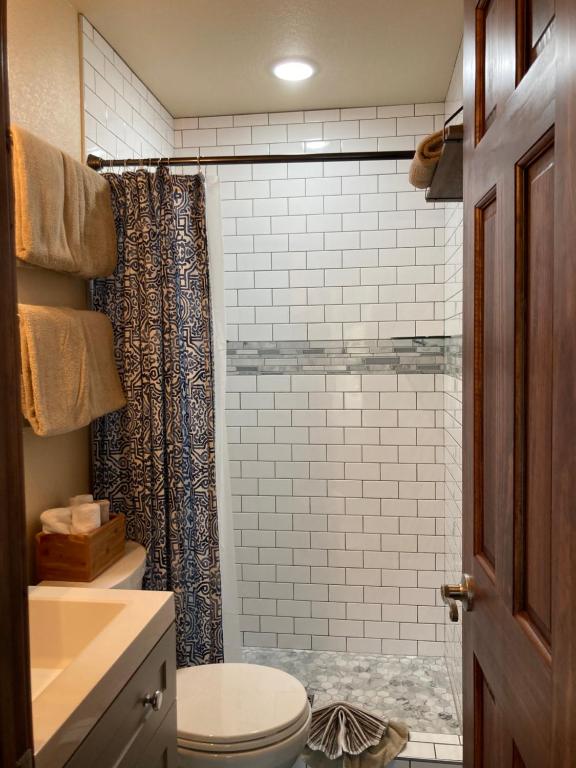 All Seasons Treehouse Village - King Room