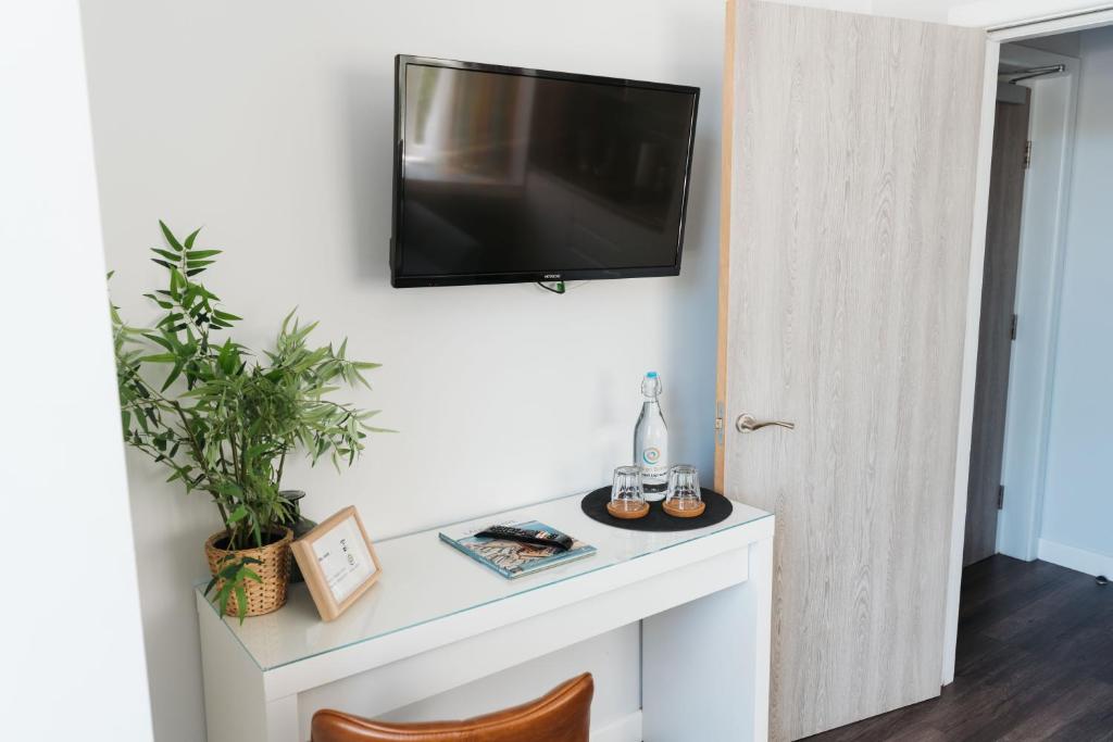 TV a/nebo společenská místnost v ubytování Design Suites Lytham