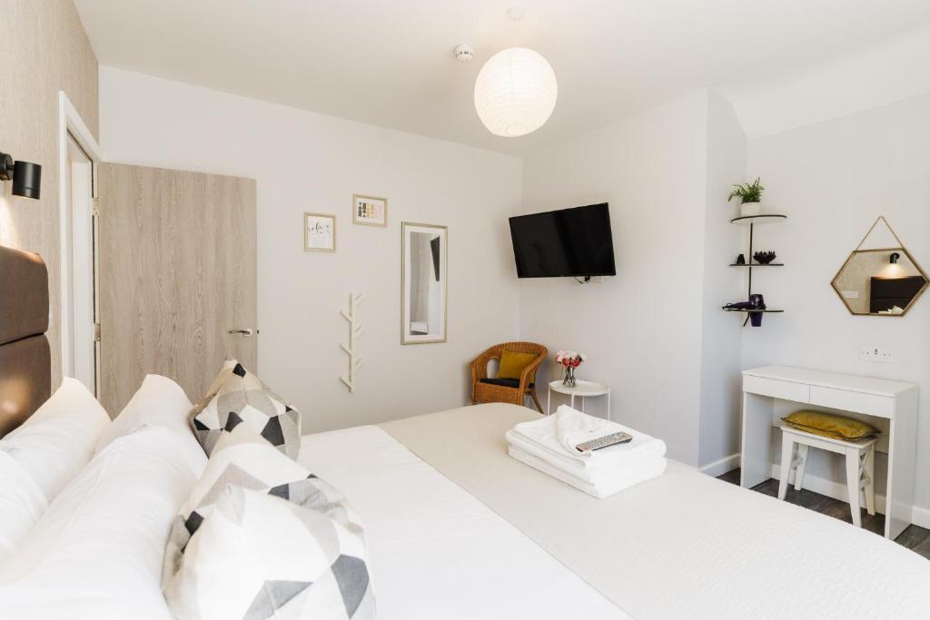 Postel nebo postele na pokoji v ubytování Design Suites Lytham