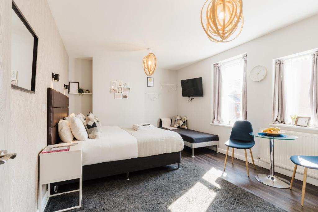 Postel nebo postele na pokoji v ubytování Design Suites Lytham