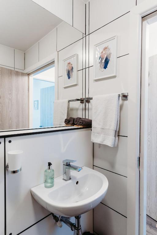 Koupelna v ubytování Design Suites Lytham