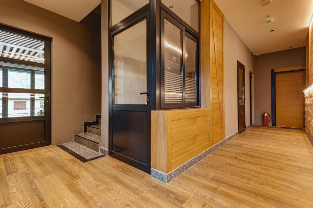 MODERN MOUNTAIN II - 14