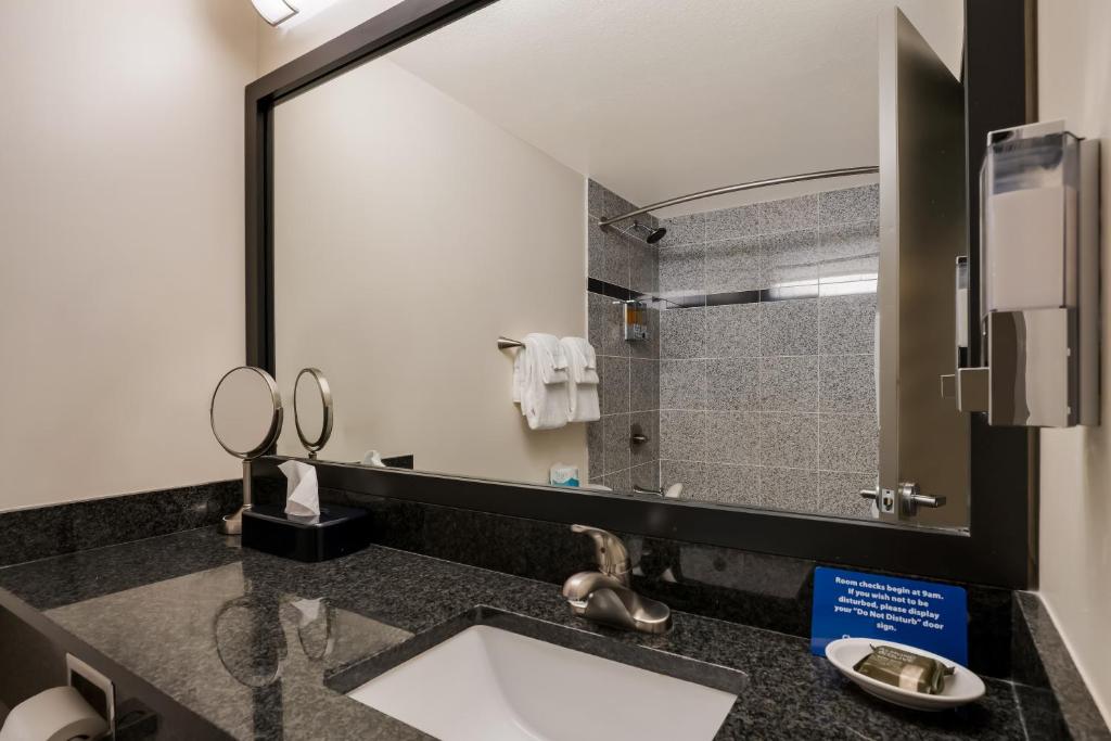 Grand Z Hotel Casino by Red Lion Hotels photo