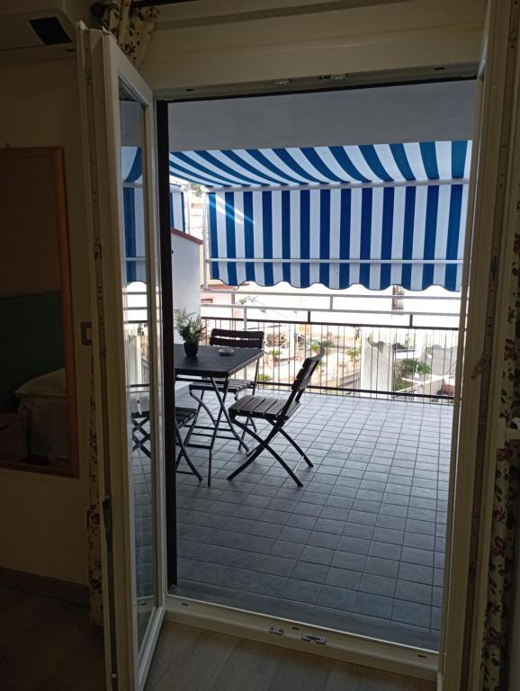 A balcony or terrace at B&B Civico 64 Scalea