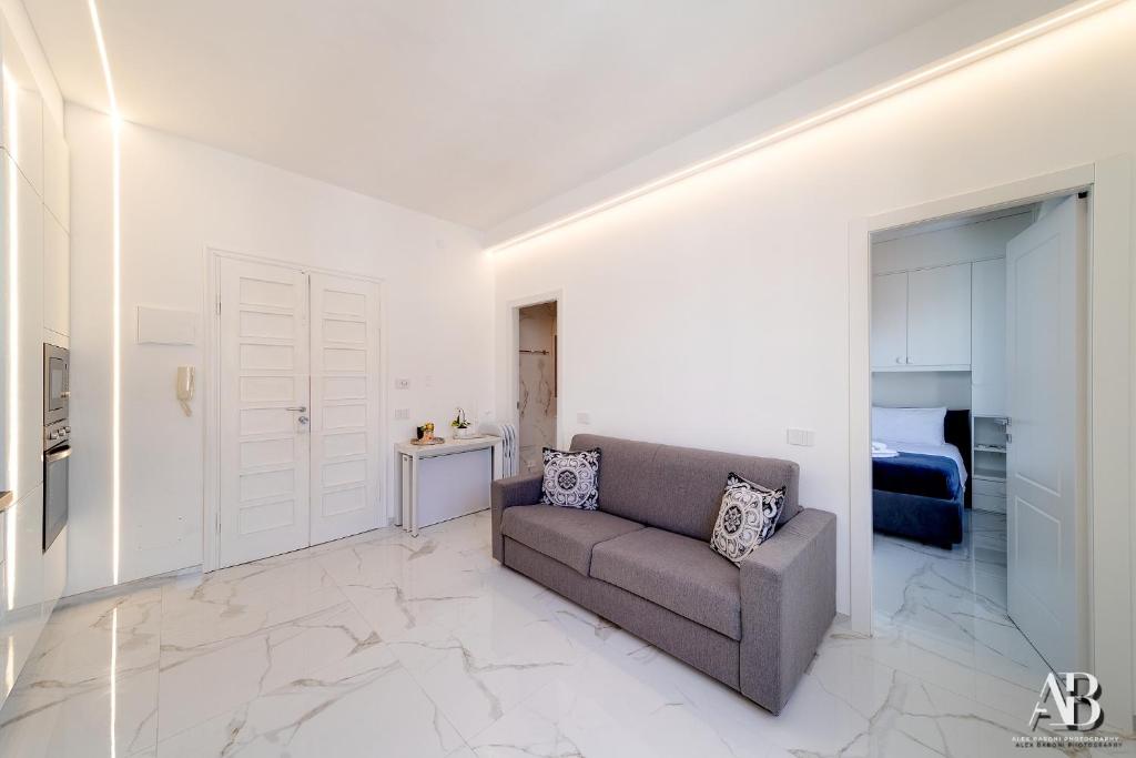 A seating area at [Suite Aurora] Luxury in the center of Sanremo
