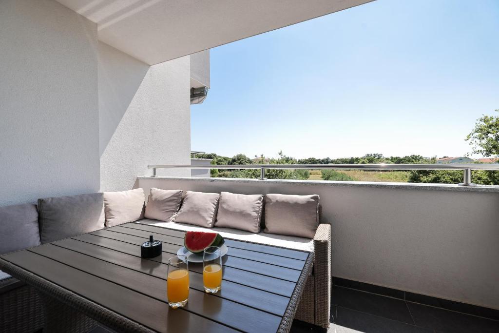 En balkong eller terrasse på Natural landscape view Penthouse apartment with garage and 2 balconies