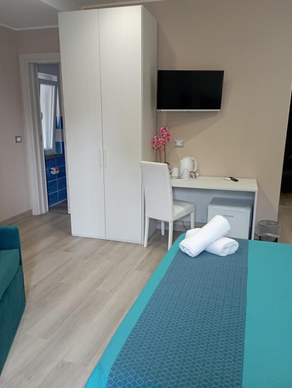 A bed or beds in a room at B&B Civico 64 Scalea
