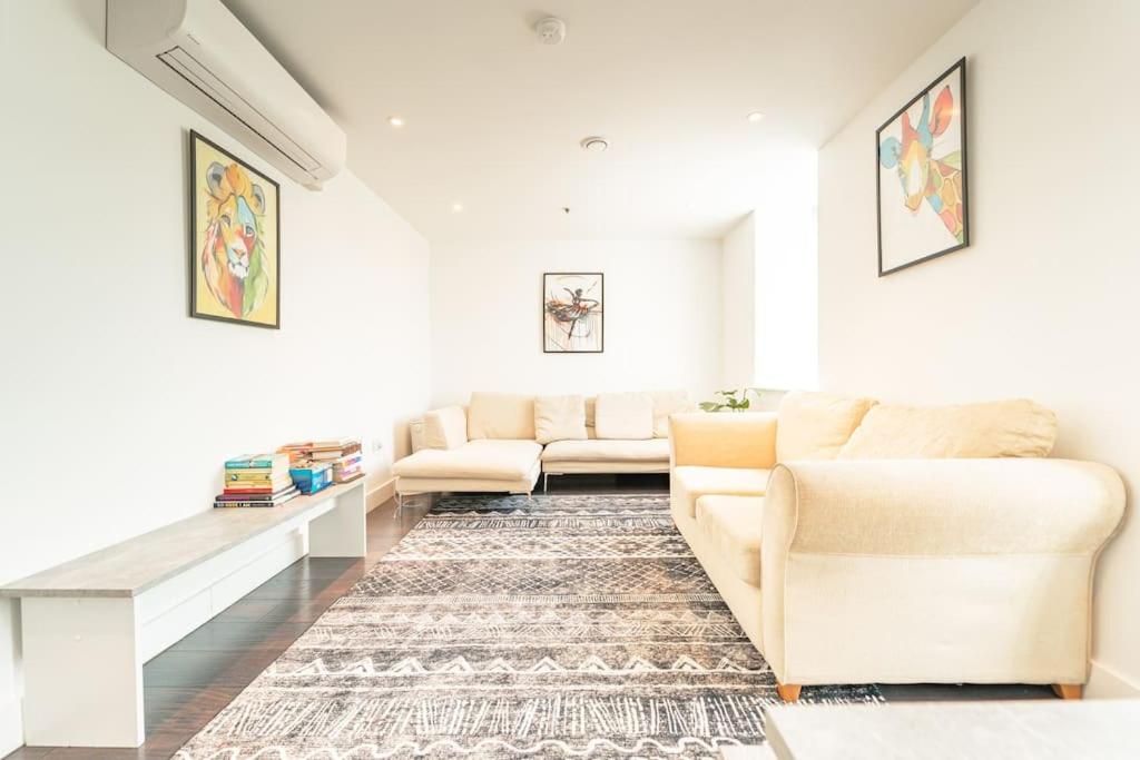 Apartment 1BR flat nxt to Tube in Zone 3, London, UK