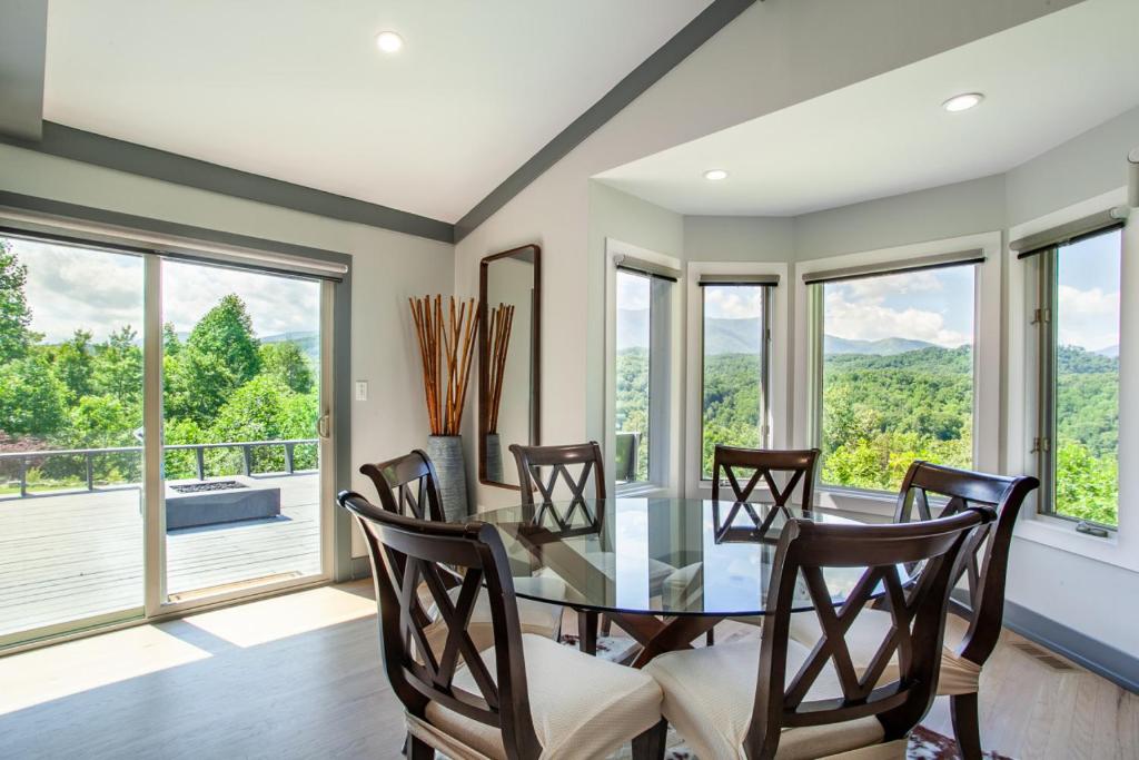 View of Mountain Nature Retreat -Hot Tub, Sauna, Game Room, Gatlinburg (updated prices 2026)