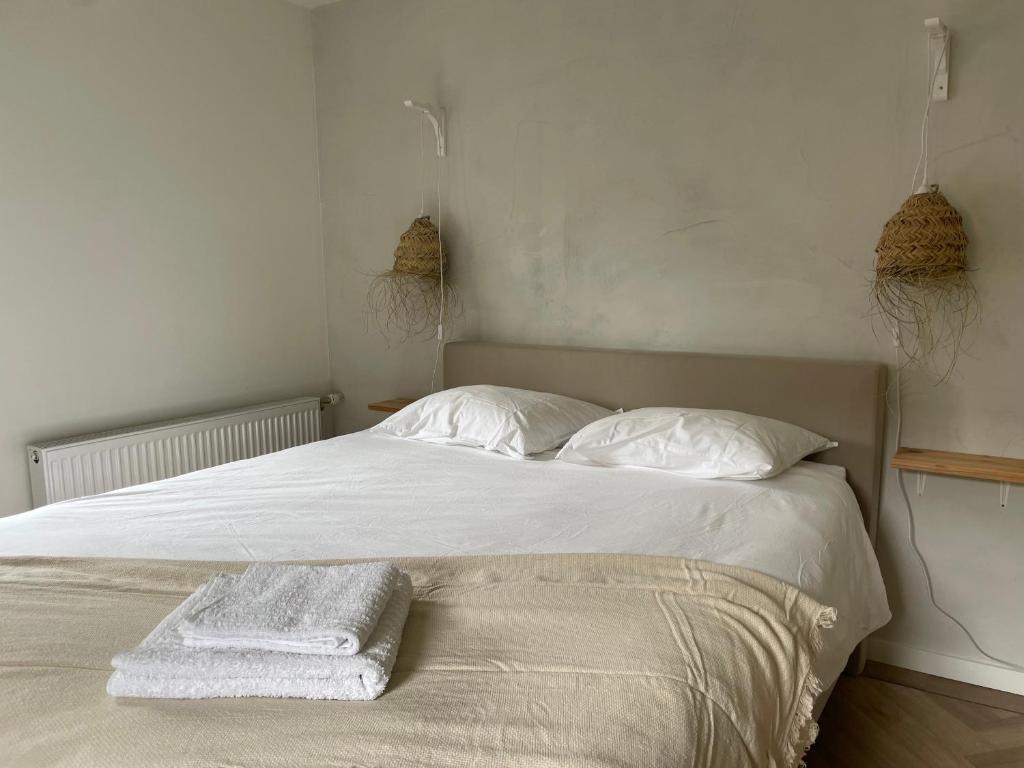 a bed with white sheets and pillows in a bedroom at Ferienhaus Goldene Zehn 