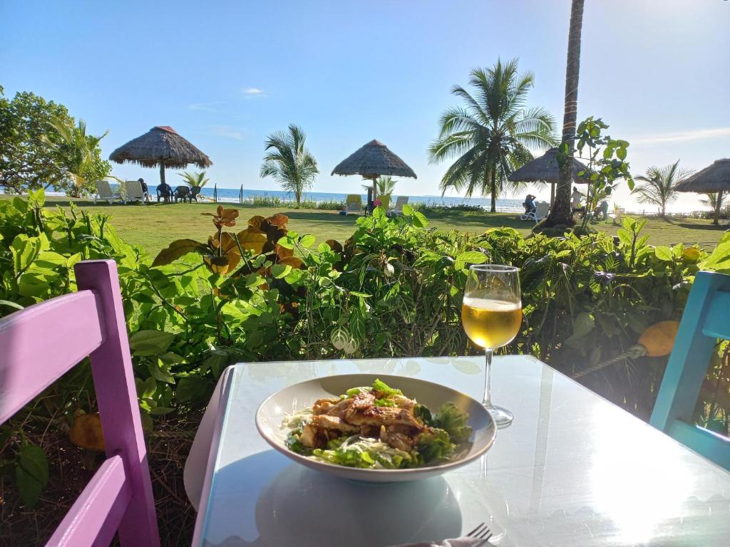 Nápoje v ubytování Las Lajas Beach Resort