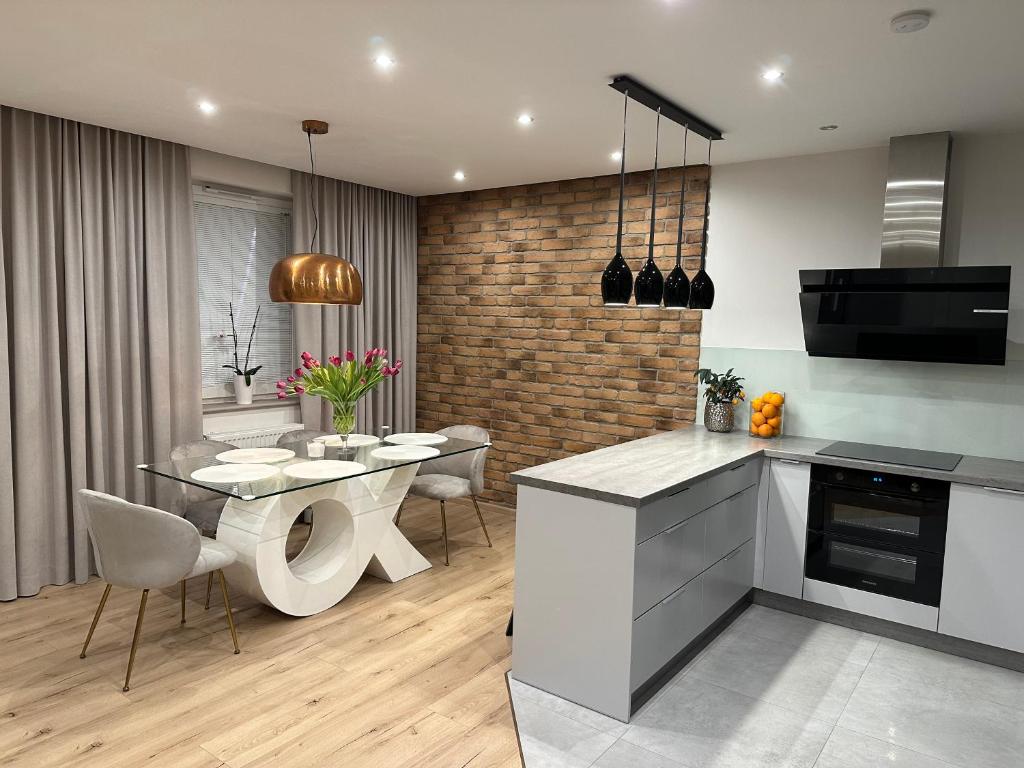 Virtuvė arba virtuvėlė apgyvendinimo įstaigoje Premium Apartament Polna Szczecinek