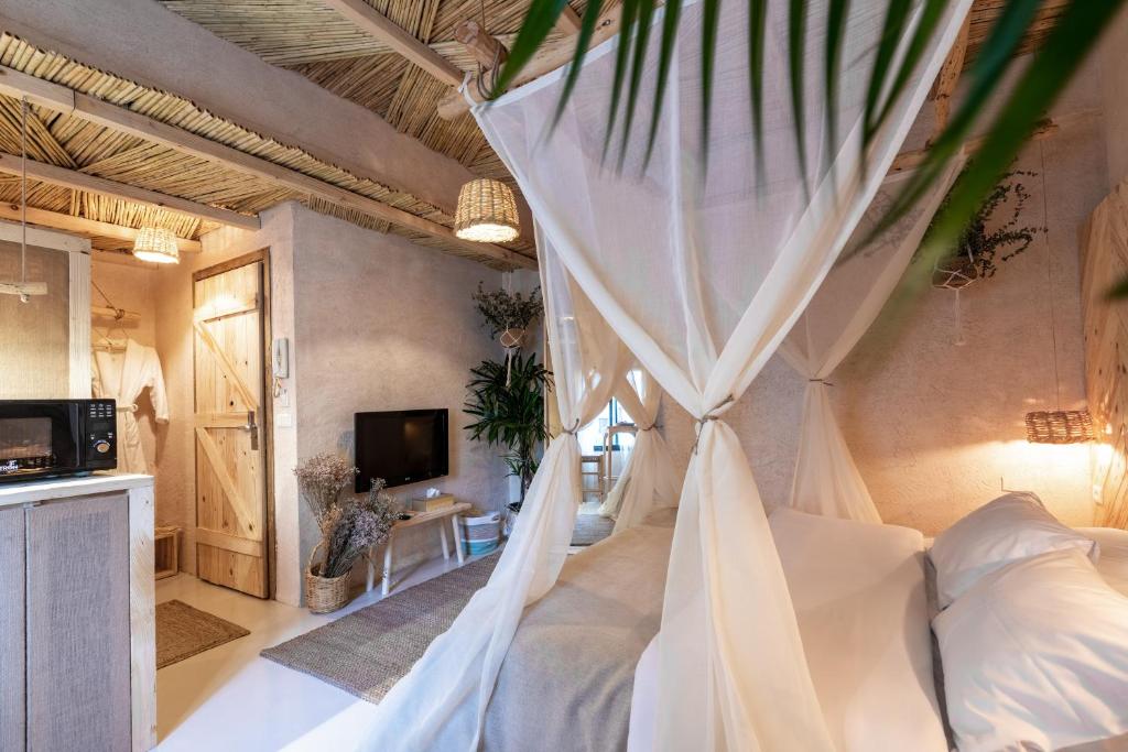 TV a/nebo společenská místnost v ubytování Biophilia Luxury Lofts