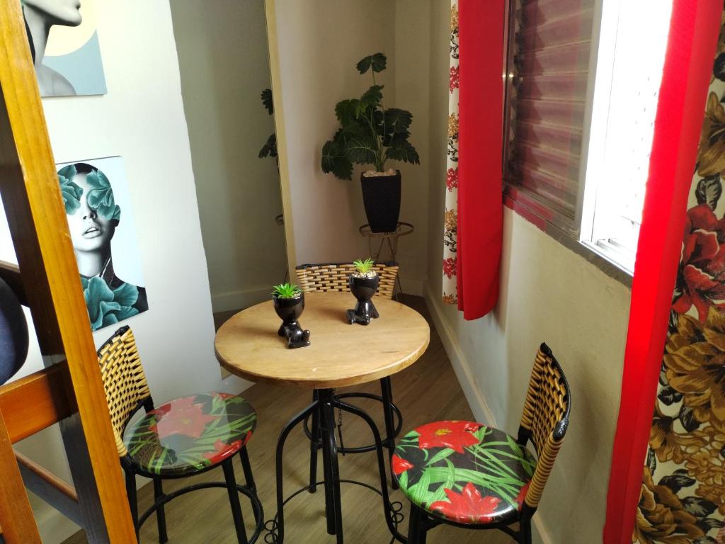 a small table and chairs in a small room at Frente ao Mar Residence in São Vicente
