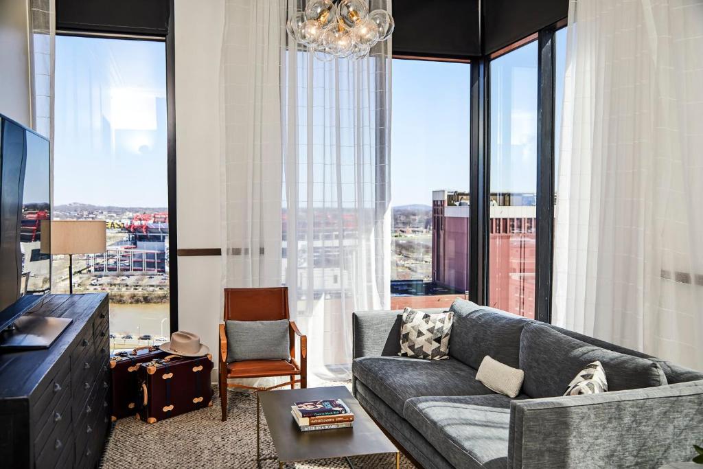 Noelle - Penthouse Suite, 2 King, River View, High Floor