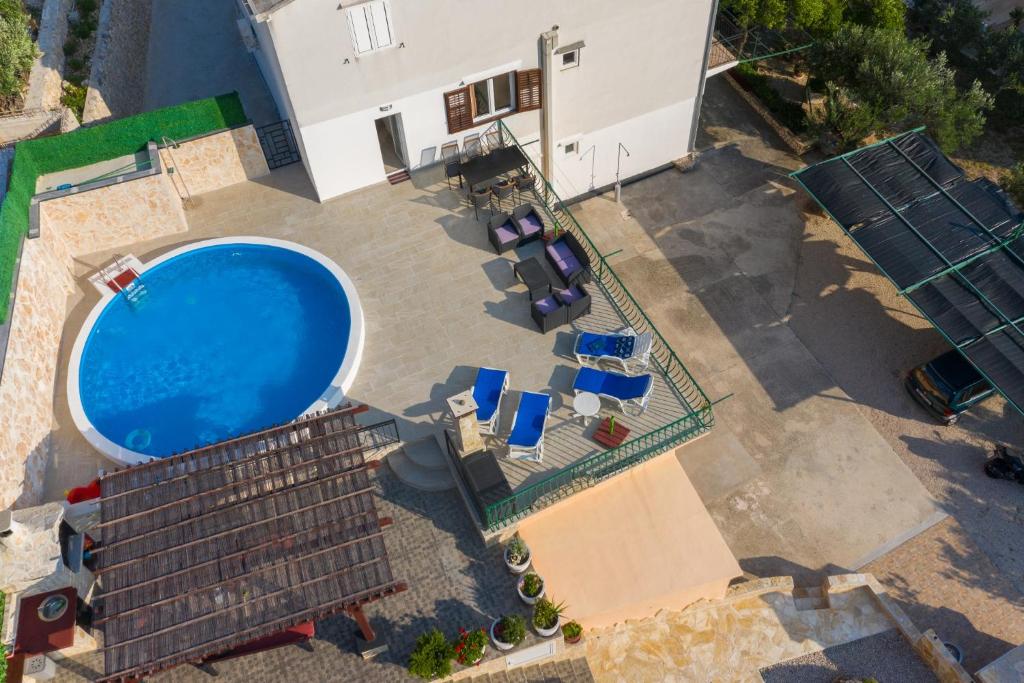 Bazén v ubytovaní NAVIS Sea View Apartment with pool alebo v jeho blízkosti